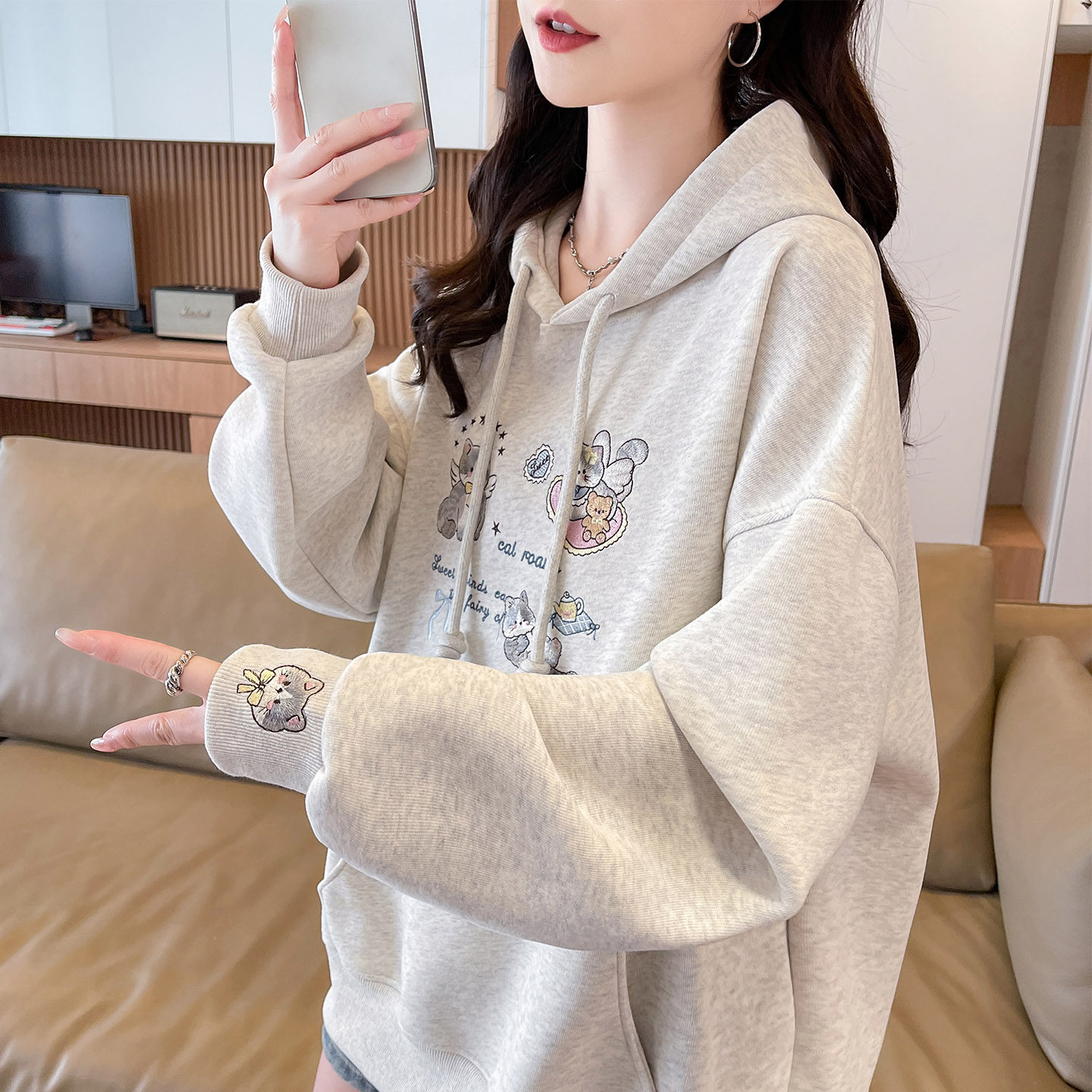 连帽卫衣女2026新款春秋韩版宽松大码女装初中生薄款可爱带帽外套