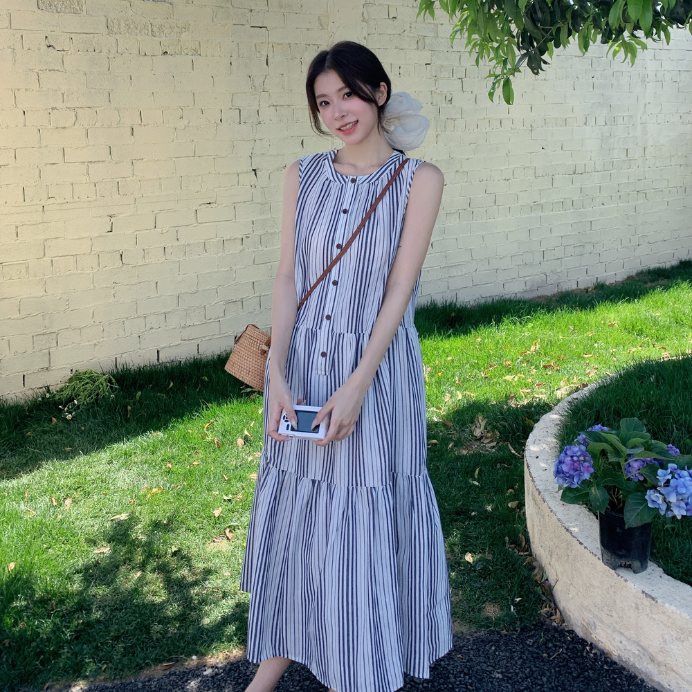 韩系chic气质竖条纹无袖连衣裙女2025夏季休闲显瘦大裙摆背心长裙