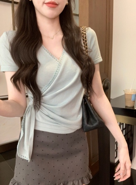 安璃 精致时尚蕾丝交叉领针织上衣可调节抽绳显瘦舒适