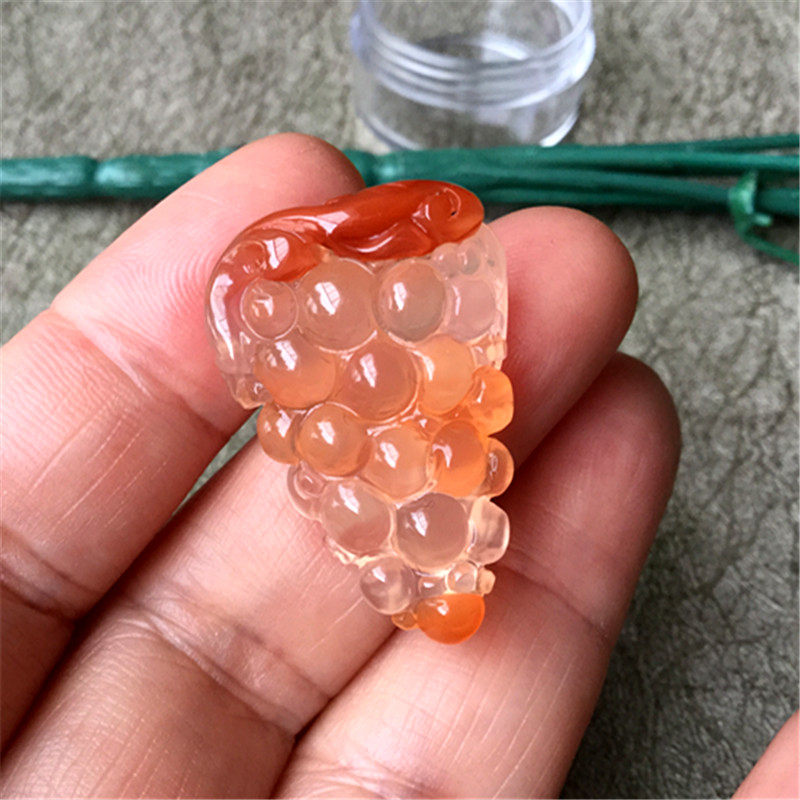 天然川料南红玛瑙菩提子吊坠雕件冰飘红多子多福雕刻葡萄挂饰项坠