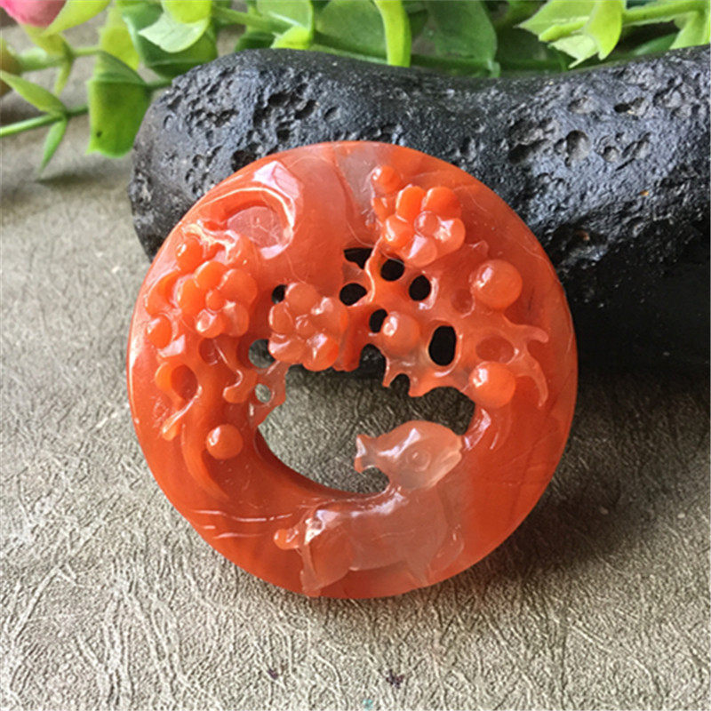 天然九口料南红玛瑙梅花鹿一路向前雕件花开富贵镂空雕刻项坠