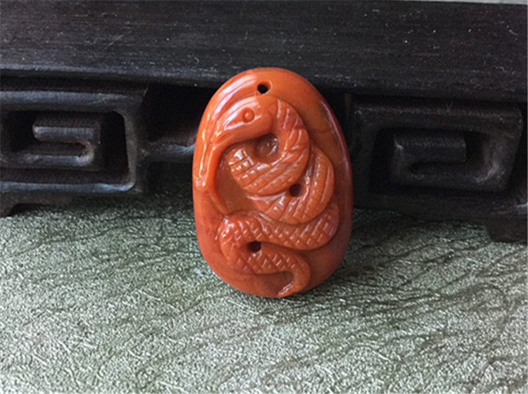 天然川料小蛇雕刻挂饰南红玛瑙