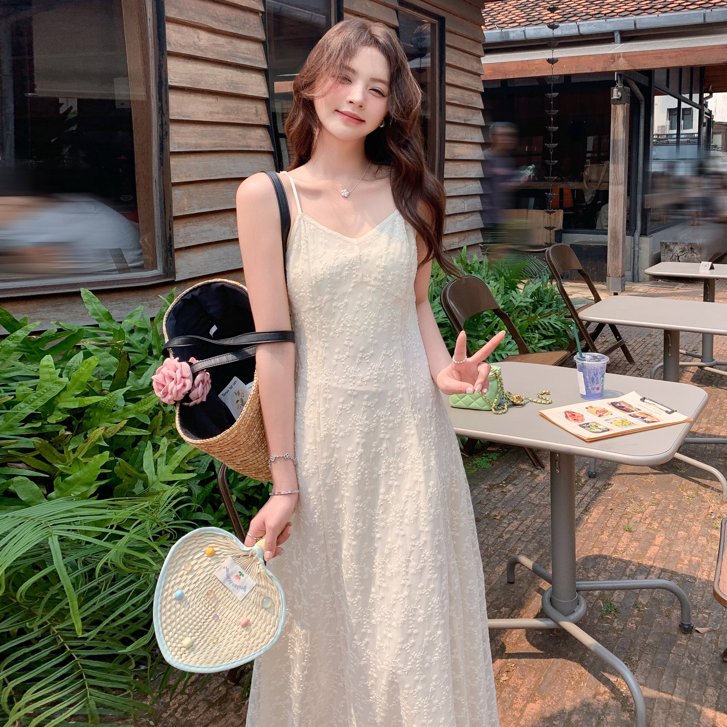 温柔风白月光蕾丝吊带连衣裙女夏2025超火好看气质感绝美收腰长裙,女装连衣裙,浙宝170