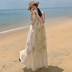 高级感挂脖花朵刺绣连衣裙女2025夏季新款法式宽松度假风仙女裙潮