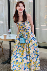 法式甜美抹胸吊带连衣裙女夏2025年新款度假风绝美收腰碎花长裙子图片