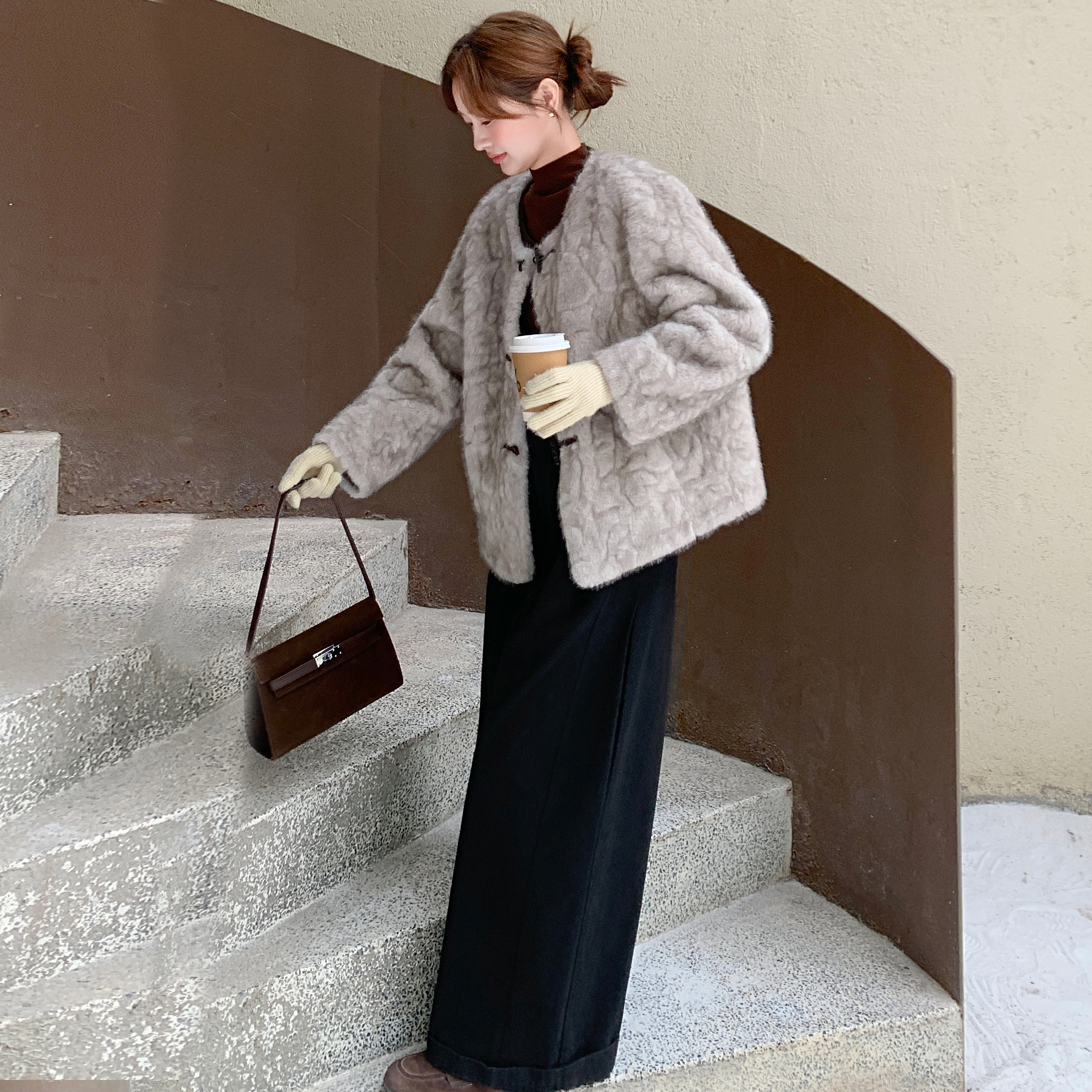 大货大货牛角扣浅灰色银兰貂皮草外套170-2595-P205-K298,女装皮草,浙宝170 大货大货牛角扣浅灰色银兰貂皮草外套170-2595-P205-K298,女装皮草,浙宝170