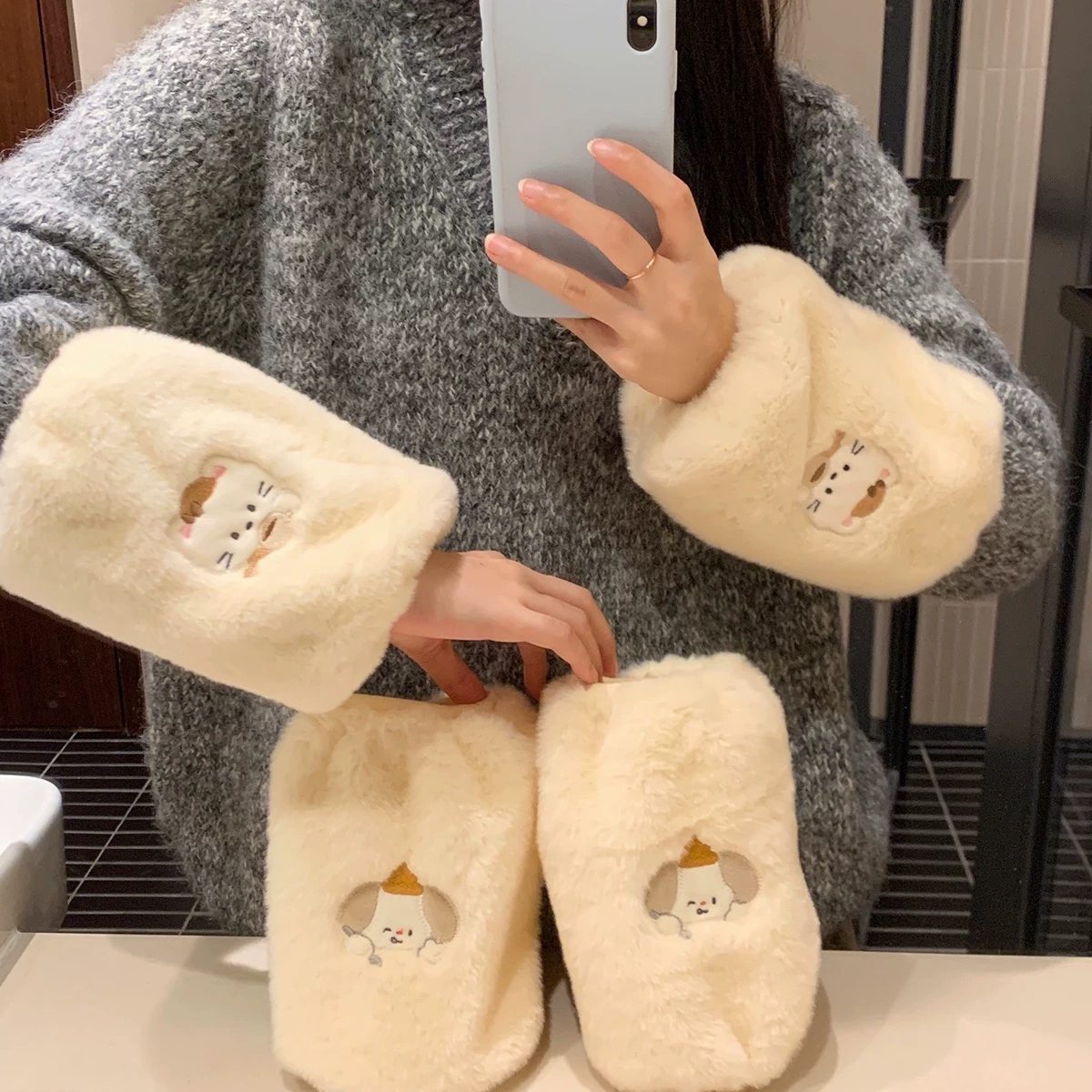 可爱小狗毛绒袖套女秋冬上班耐脏防污成人毛衣羽绒服手臂套袖手袖