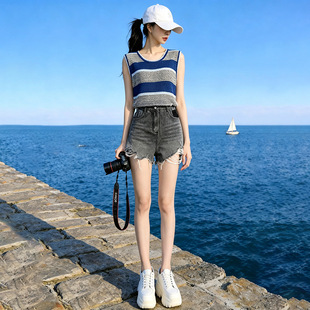 减龄穿搭一整套女装夏季洋气灰色宽松条纹针织背心牛仔短裤两件套