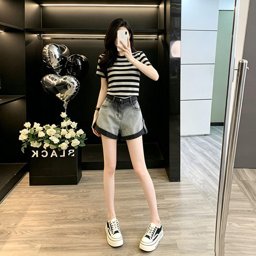 感气质条纹拼色短袖夏季轻薄圆领百搭高腰直筒休闲短裤两件套