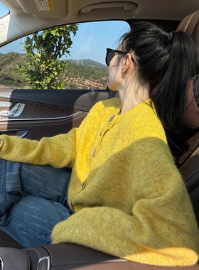 法式复古黄色浣熊绒开衫毛衣外套女宽松慵懒风外穿针织上衣春秋款