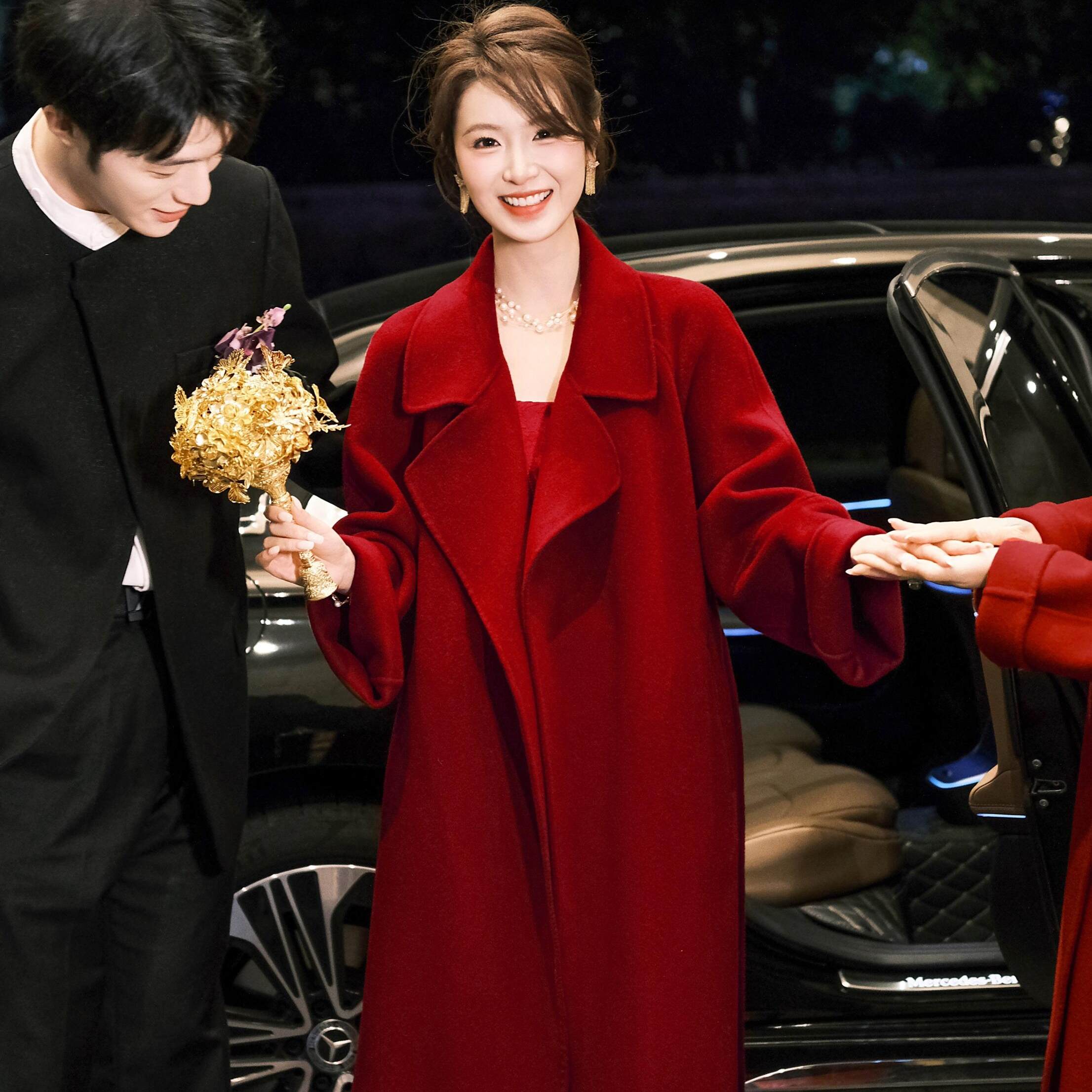 红色双面羊毛西装领中长大衣女图片