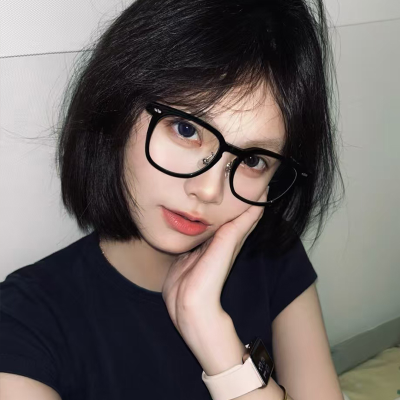素颜黑框眼镜女大框圆脸显脸小