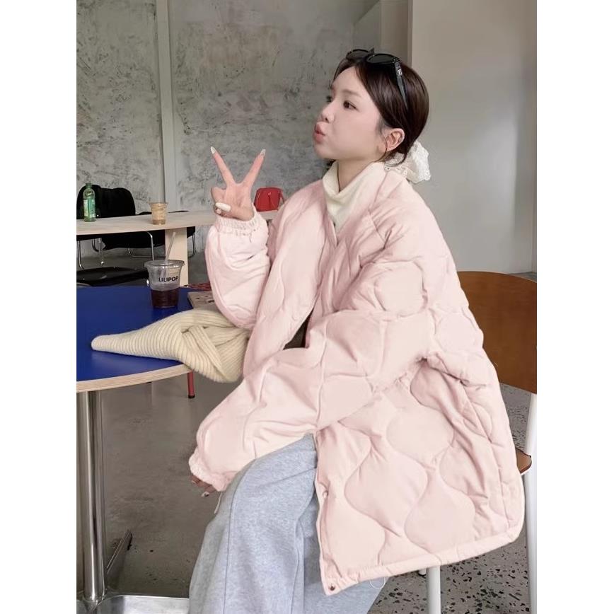 浅紫色绗缝羽绒服妇女的粉红色冬季新宽松短棉袄小的人棉衣