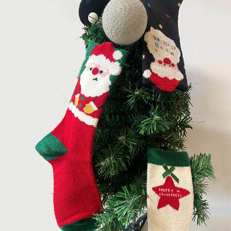 软乎乎的圣诞礼物！圣诞老人保暖珊瑚绒可爱少女家居地板睡眠袜子