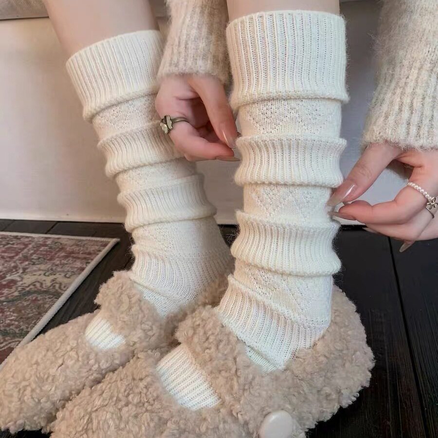 复古菱形羊毛袜子女小腿袜秋冬款加厚保暖米色针织堆堆长袜配靴子