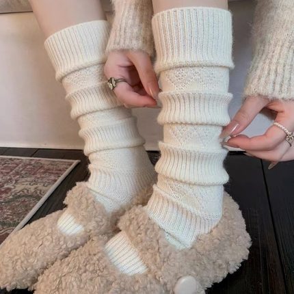 复古菱形羊毛袜子女小腿袜秋冬款加厚保暖米色针织堆堆长袜配靴子