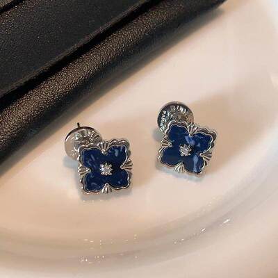 蓝色四叶草耳钉雕花耳环