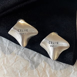 巴黎 简约字母银色耳环女轻奢气质高级复古耳钉拉丝耳饰 设计师