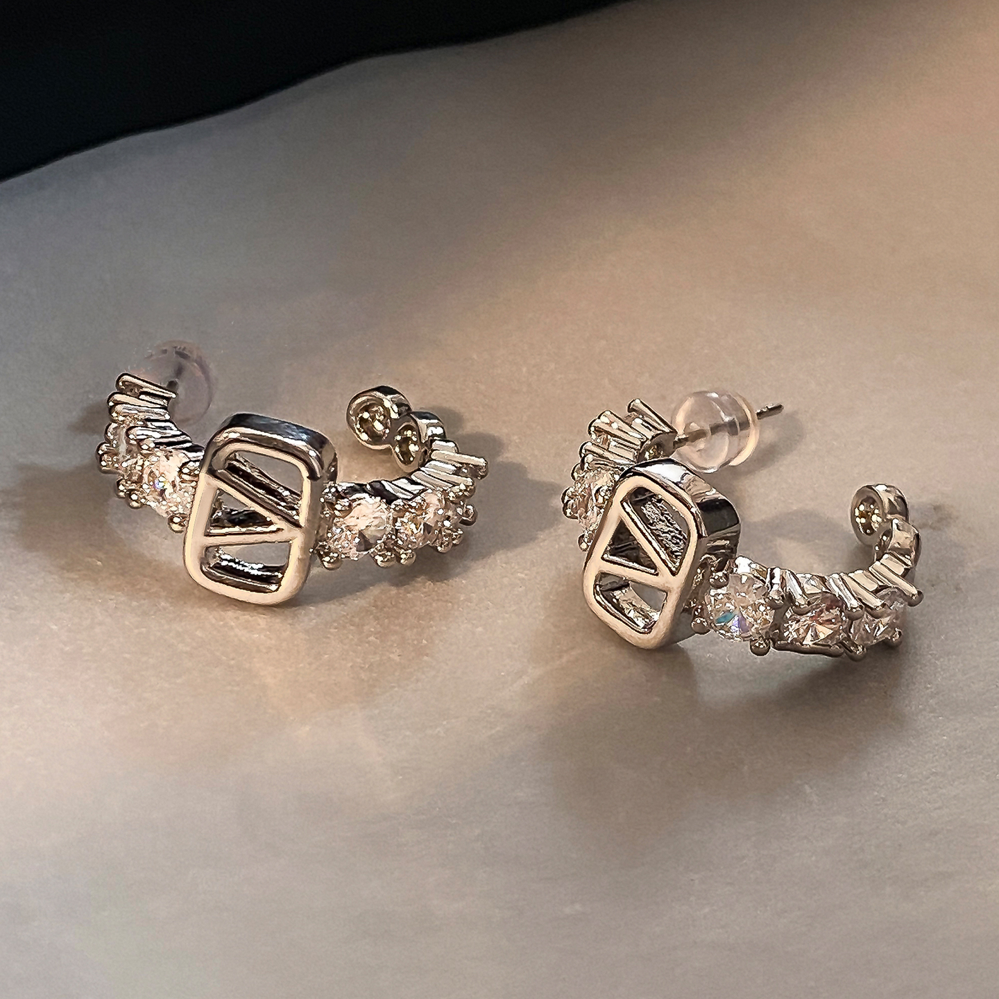 字母耳环女轻奢复古气质