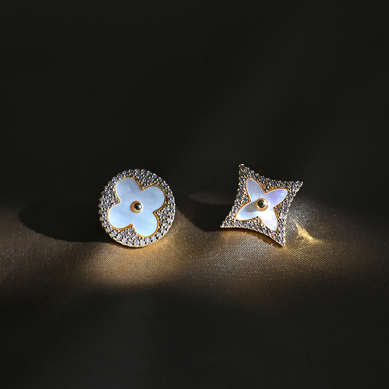 贝母不对称四叶草气质耳钉