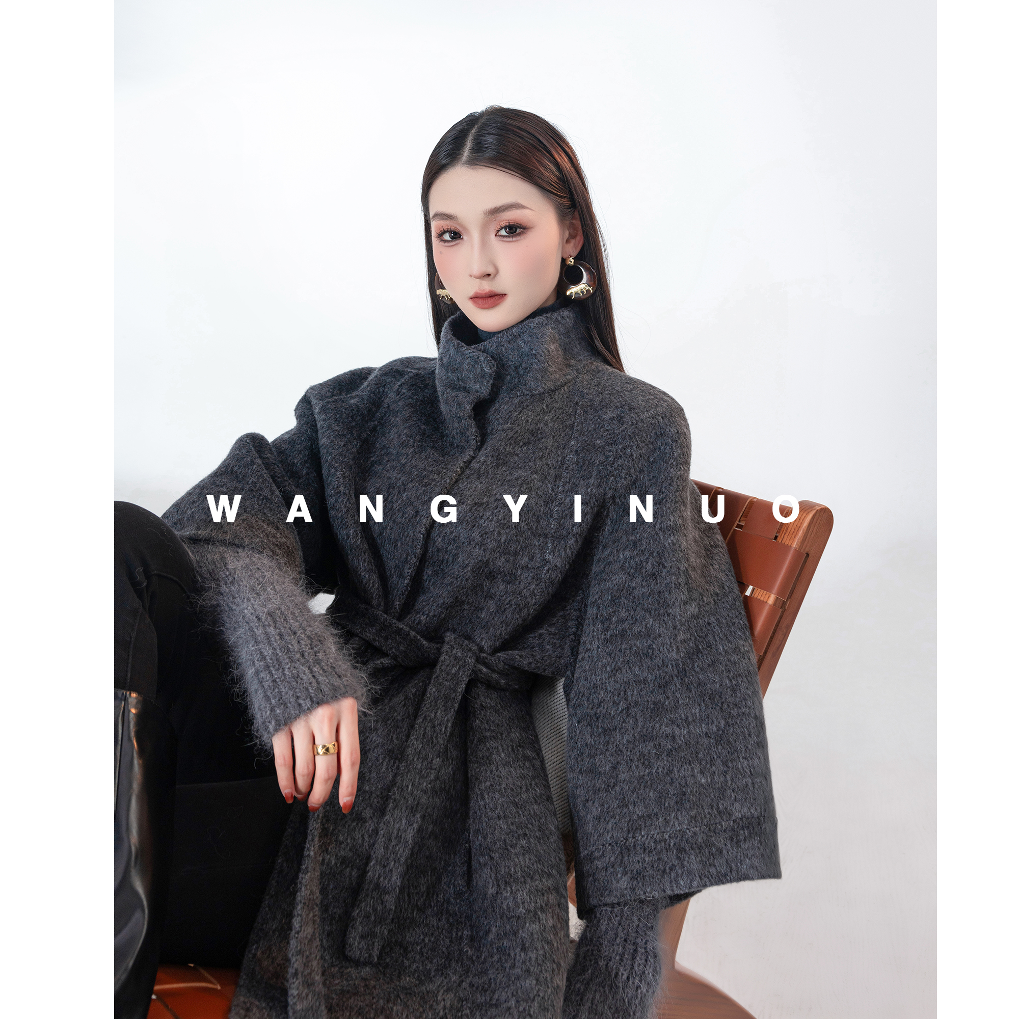 MD依诺【轻柔织韵】2025秋冬设计时尚保暖气质减龄拼手袖羊毛外套