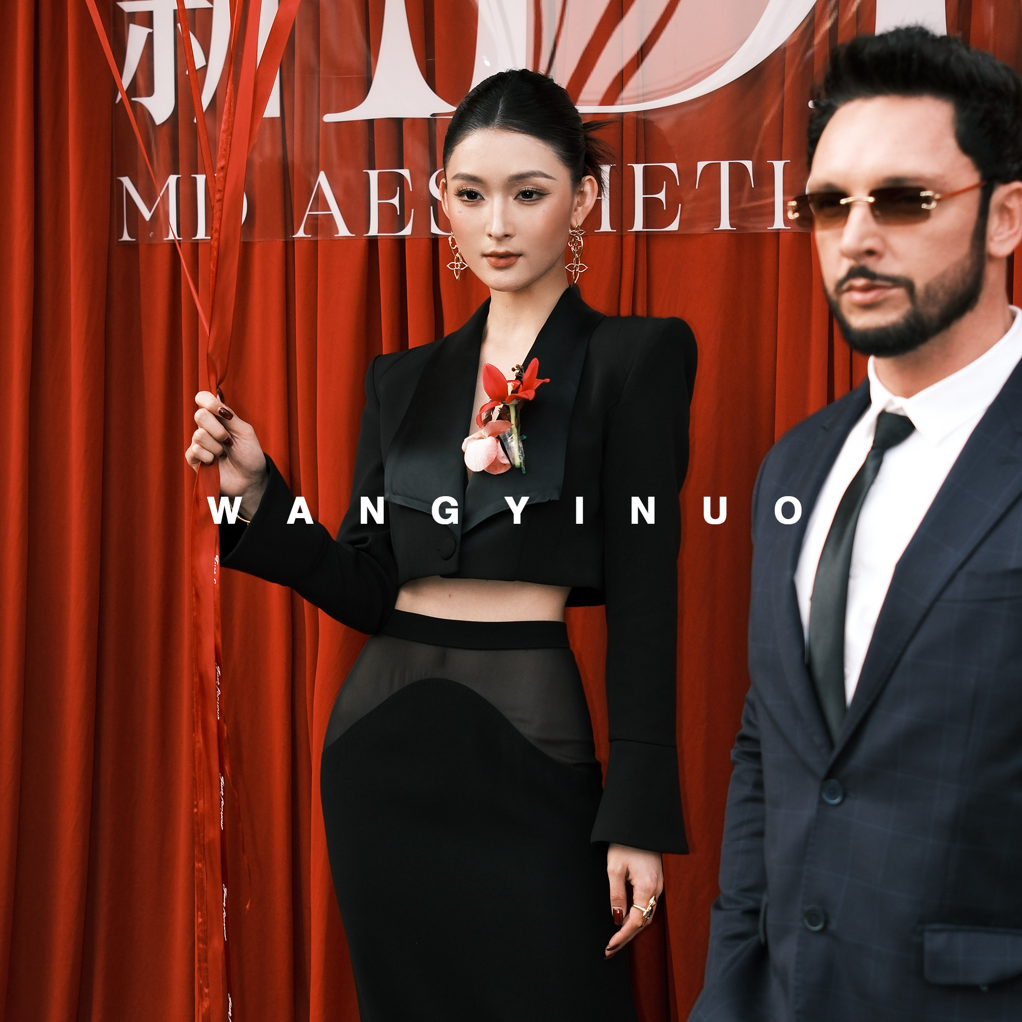 MD依诺【英式典雅】2026早春新款女时尚百搭撞色短款翻领西装外套