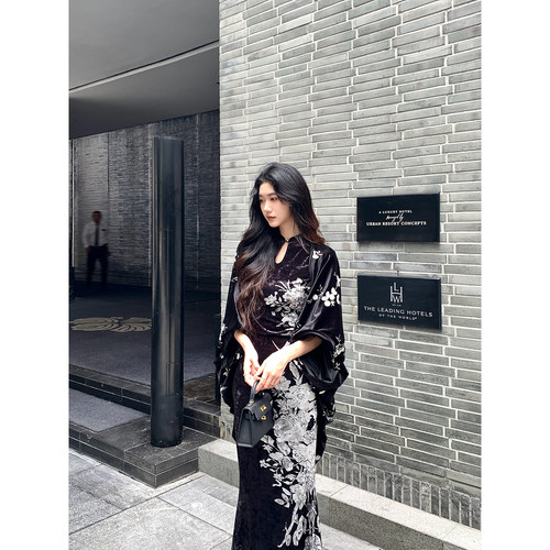 Norain不下雨新中式改良连衣裙女秋季新款丝绒收腰黑色旗袍裙长裙