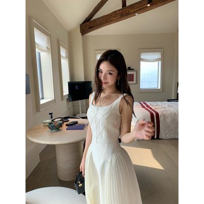 Norain不下雨 早春连衣裙女2026新款春季白色天丝亚麻吊带连衣裙