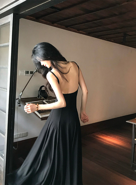 Norain不下雨 夏季女气质方领修身收腰黑色大裙摆露背吊带连衣裙