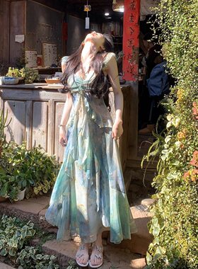 法式碎花吊带连衣裙女夏2026新款小个子高级感海边度假雪纺长裙
