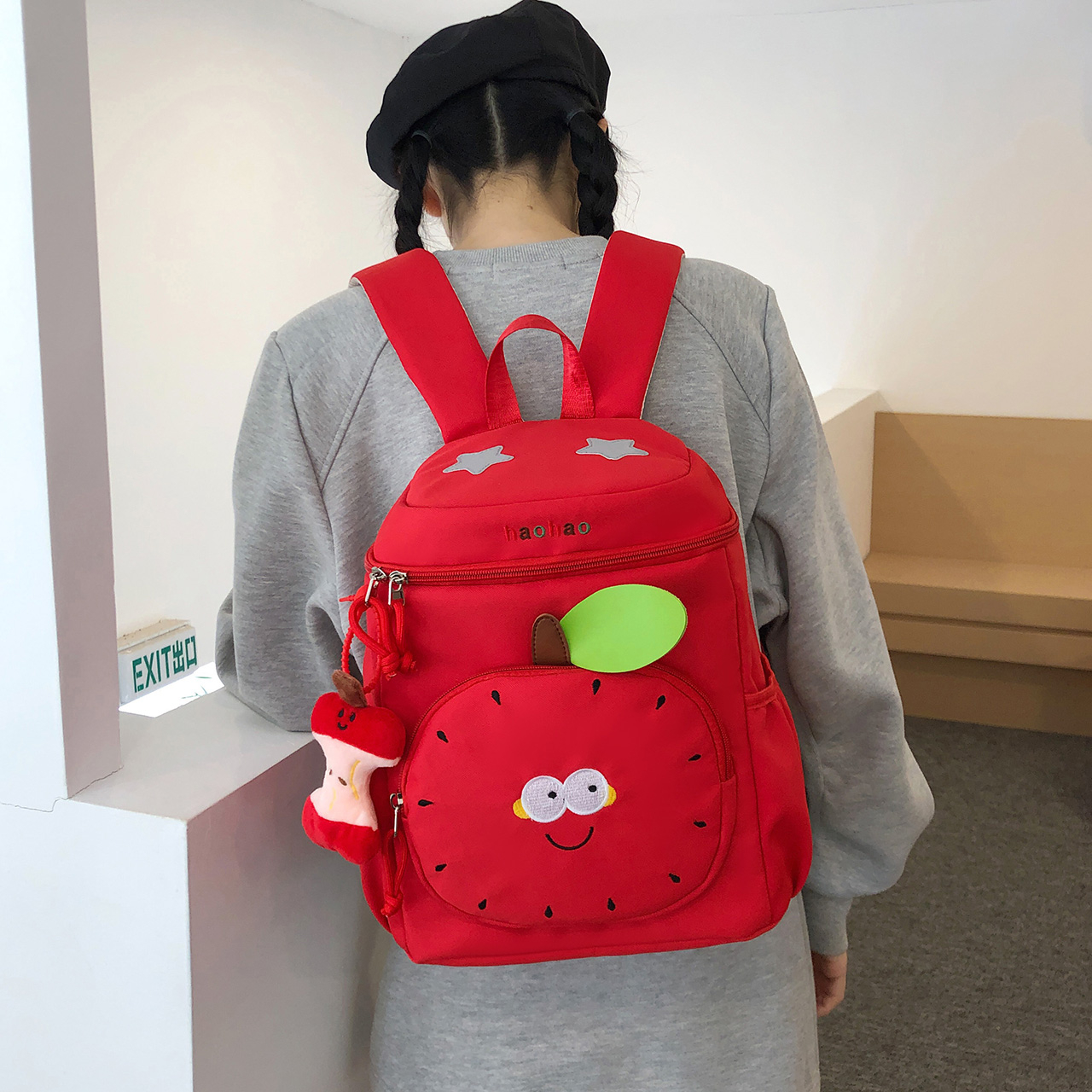 可爱苹果双肩包女学生百搭轻便卡通小书包出游旅行休闲通勤背包女