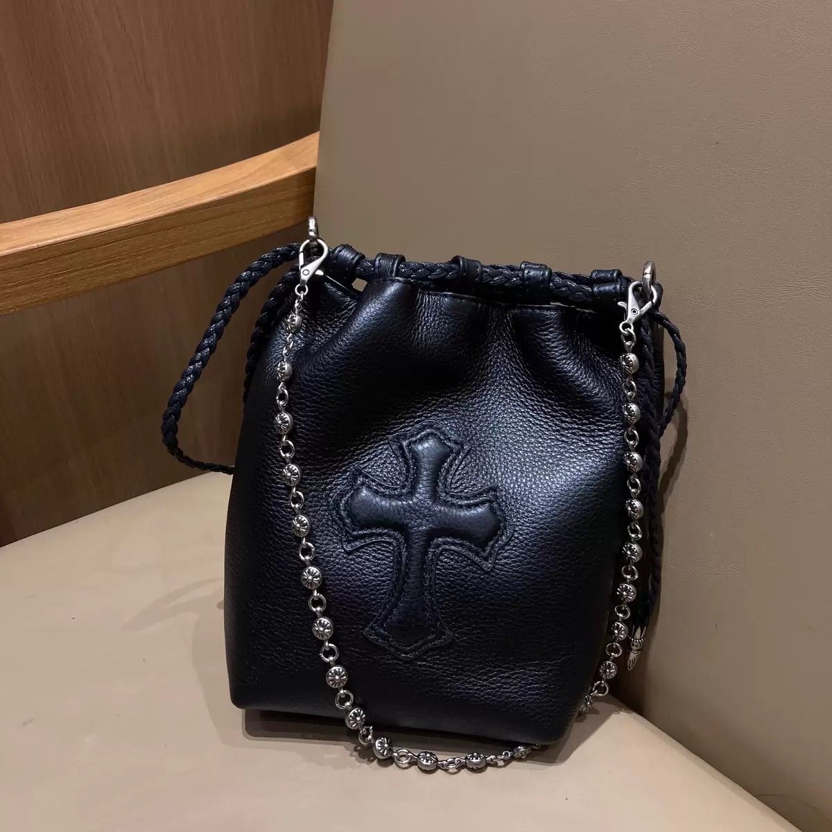 高品质现货 复古欧美风十字架百搭链条抽绳水桶包牛皮单肩包,箱包皮具/热销女包/男包,腋下包,淘宝优惠券,粉丝福利购,淘宝优惠卷