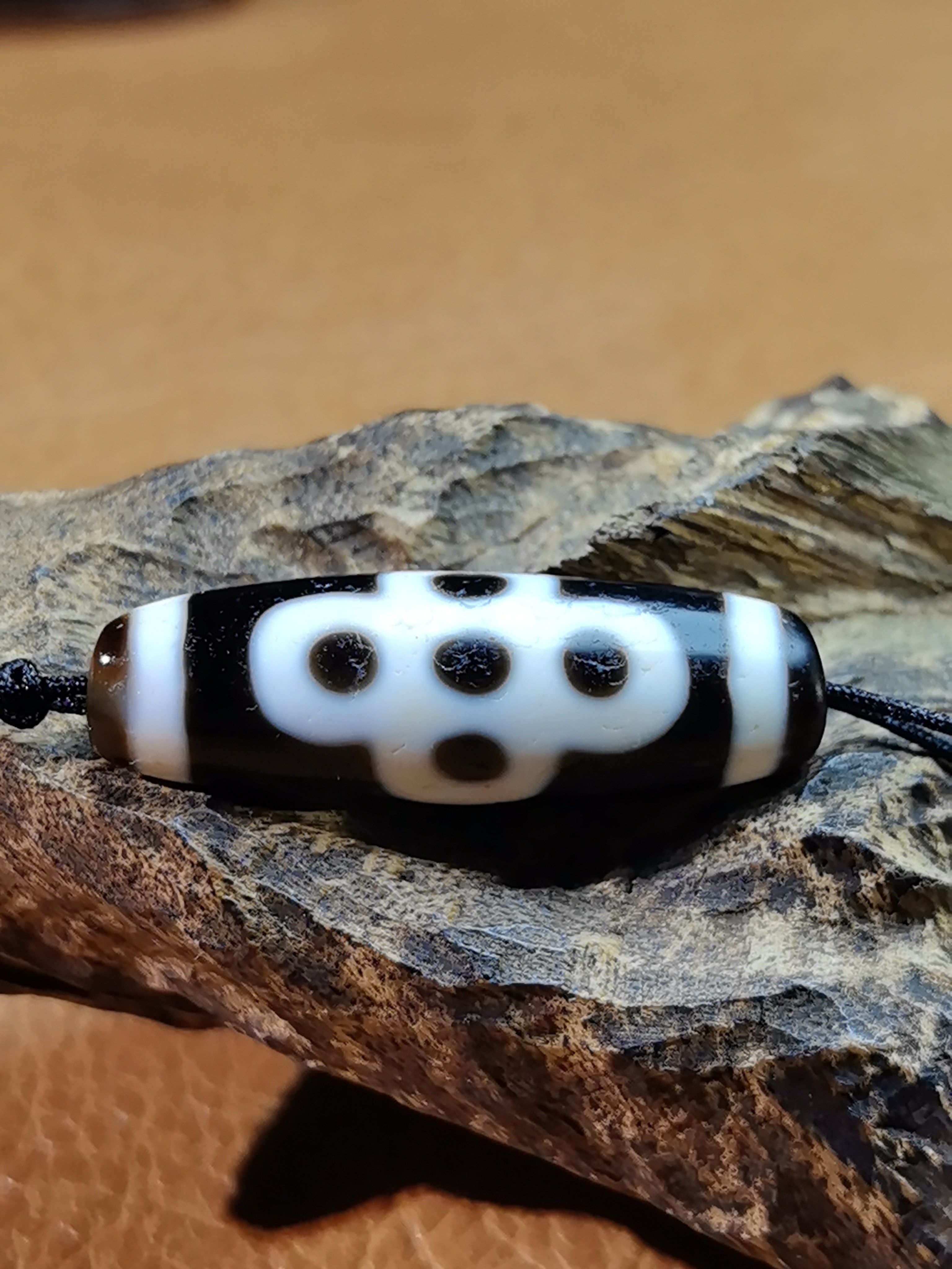 红砂闪电五眼天珠藏传九眼石页岩玉髓玛瑙真品油润细腻风化漂亮