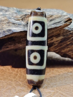 地门四眼天珠藏传九眼石页岩玉髓玛瑙真品金沁油润扎实