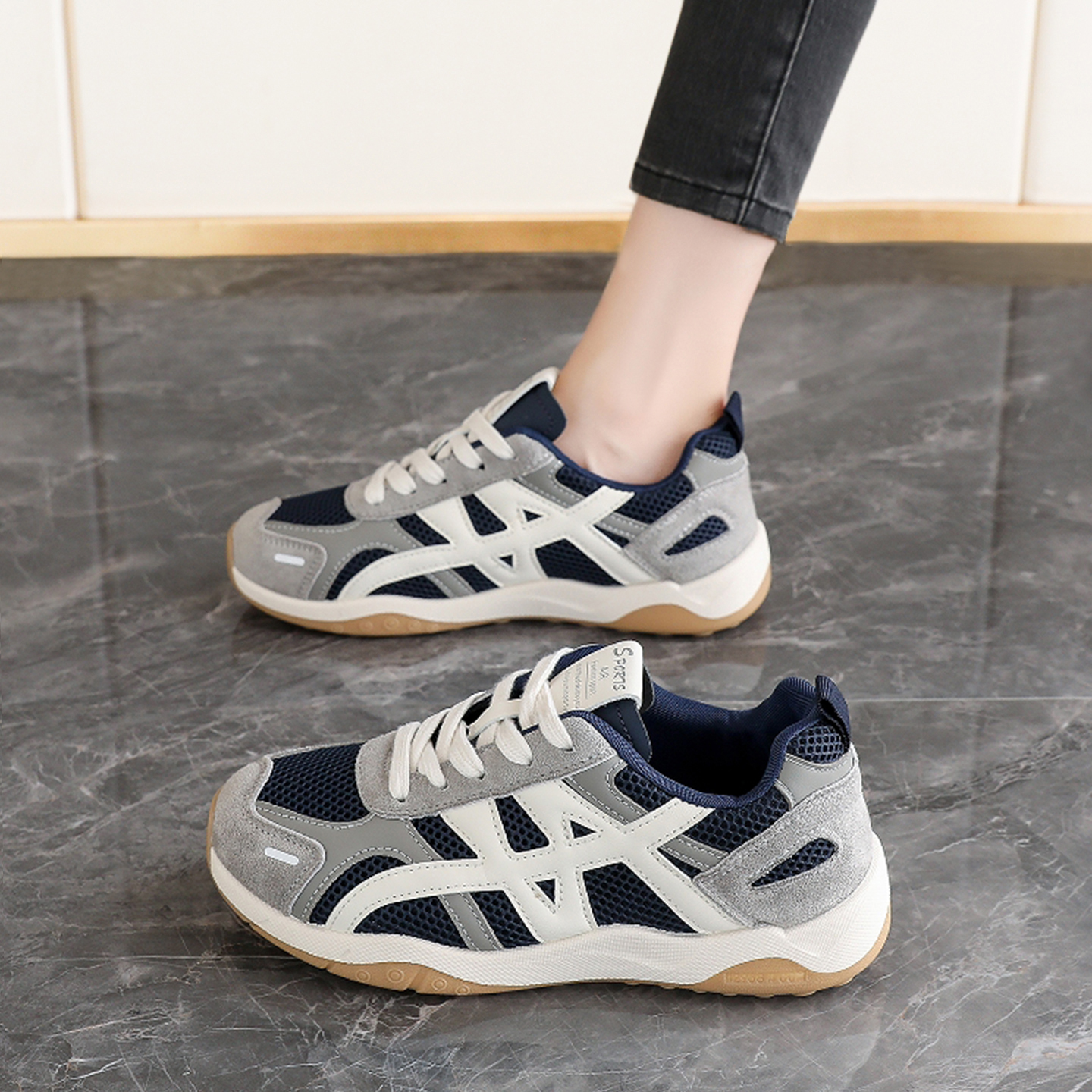 时尚德训鞋女2025新款秋季爆款网面轻便跑步运动鞋软底防滑老爹鞋