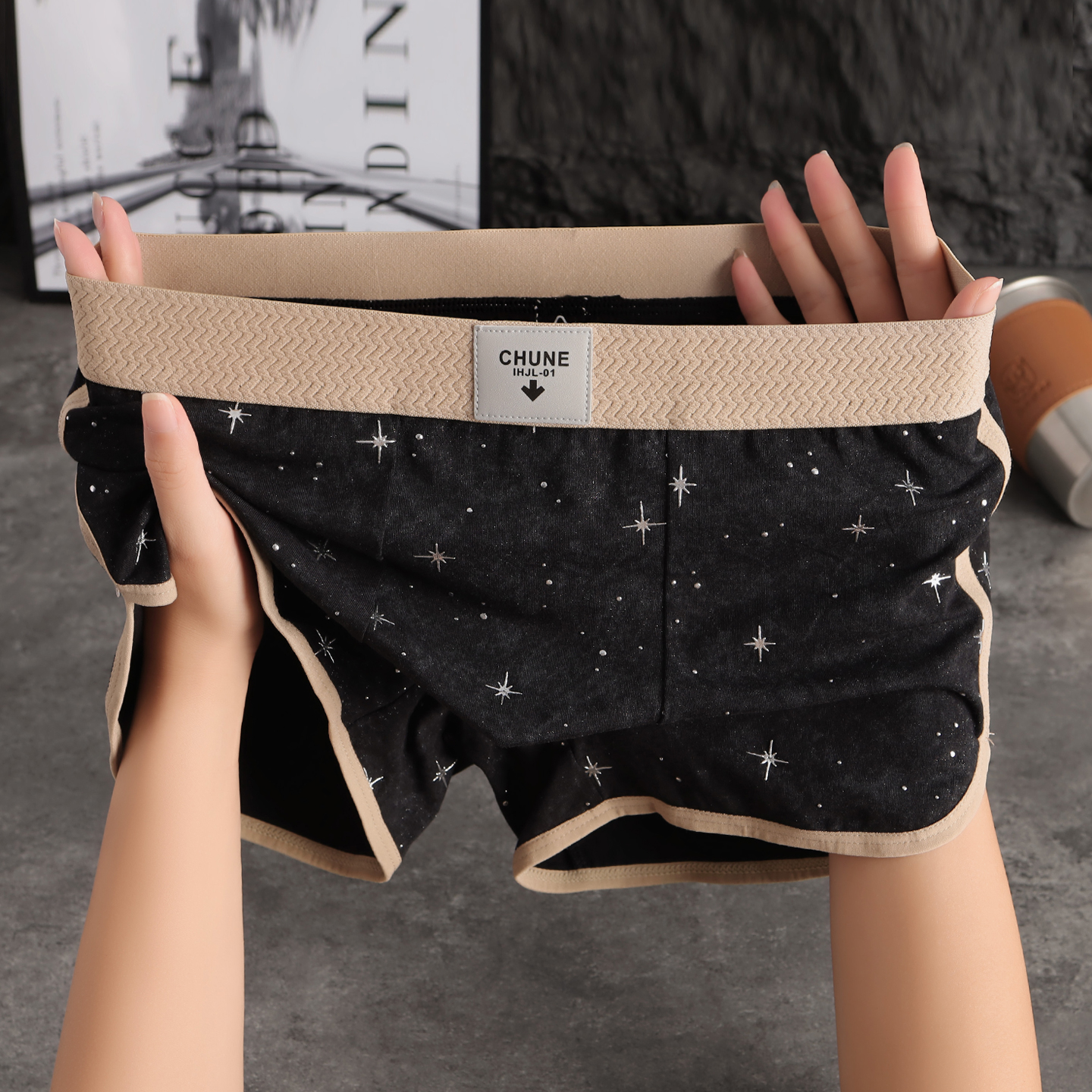 男士新款中腰纯棉舒适四角裤薄款透气无痕贴身个性潮流时尚平角裤