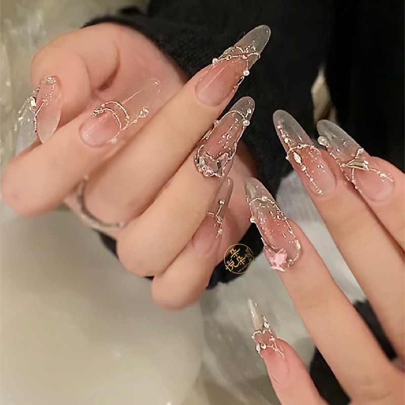 穿戴甲钢珠拼钻轻奢公主风美甲