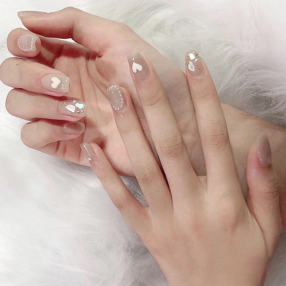 穿戴甲短款学生日常不明显可爱奶茶色贝壳珍珠爱心美甲贴片假指甲