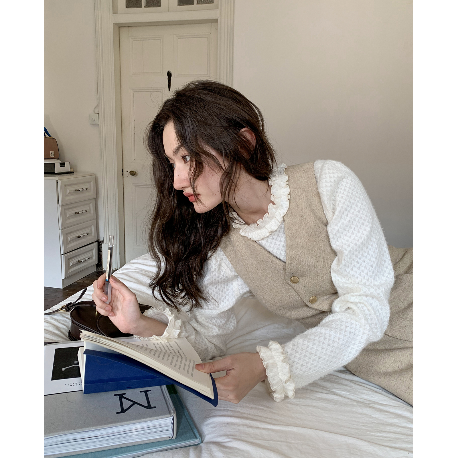 你好卡农 荷叶边立领毛毛蕾丝打底衫女秋冬新款宽松显瘦别致上衣