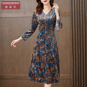 香妮芬时尚洋气v领碎花休闲连衣裙女2026新款春季高贵优雅显瘦裙
