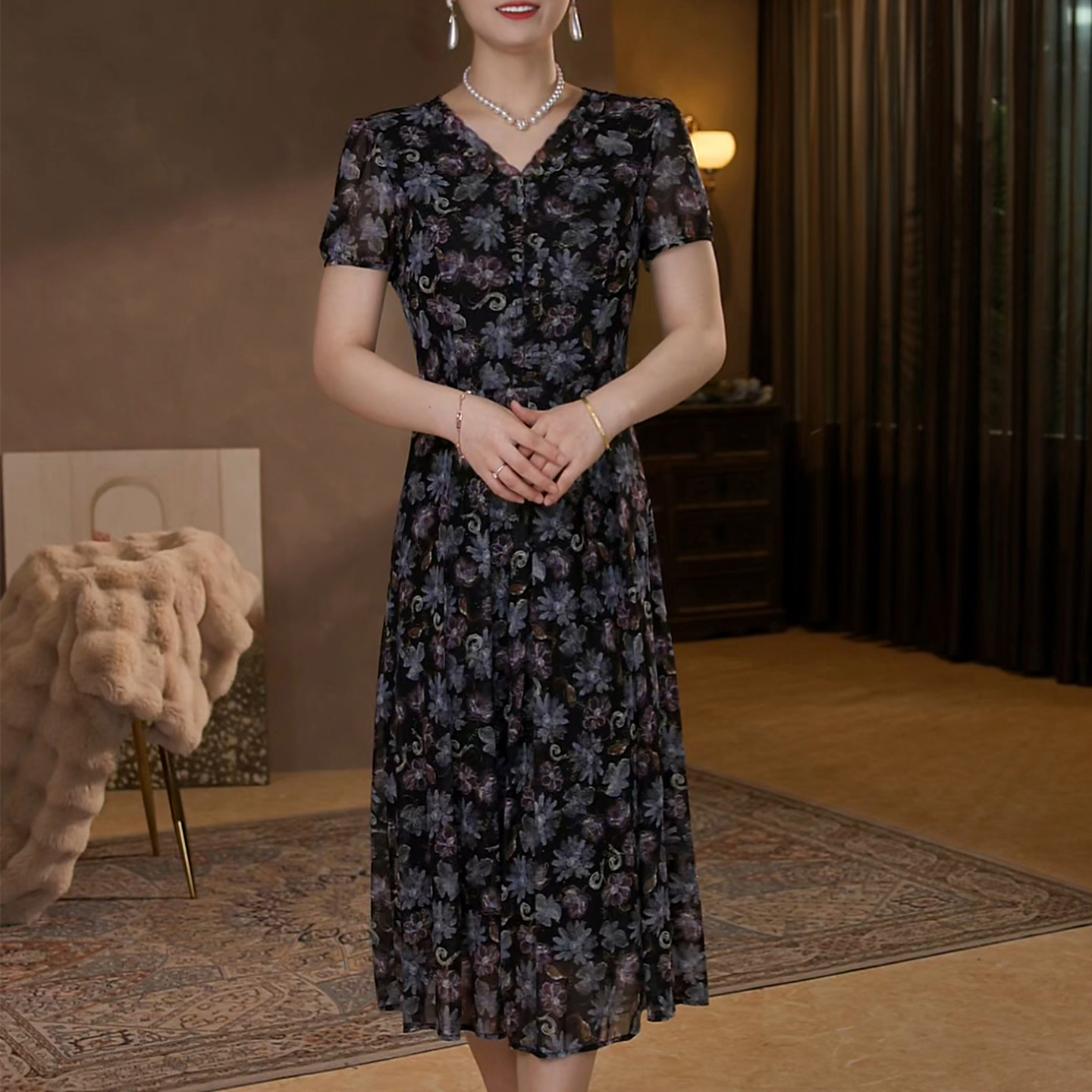 香妮芬2025夏季新款中年简约通勤印花A字中长款气质妈妈连衣裙