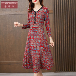 香妮芬红色高级设计感休闲连衣裙女2026新款春秋高贵优雅阔太太裙