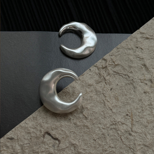 董洁同款软山月牙手工拉丝耳环小众设计师高级感百搭925银针耳钉