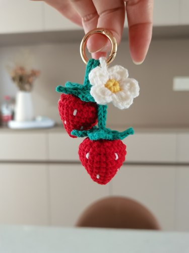 成品毛线钩织莓有烦恼汽车钥匙扣草莓包包小挂件情侣可爱礼物挂饰