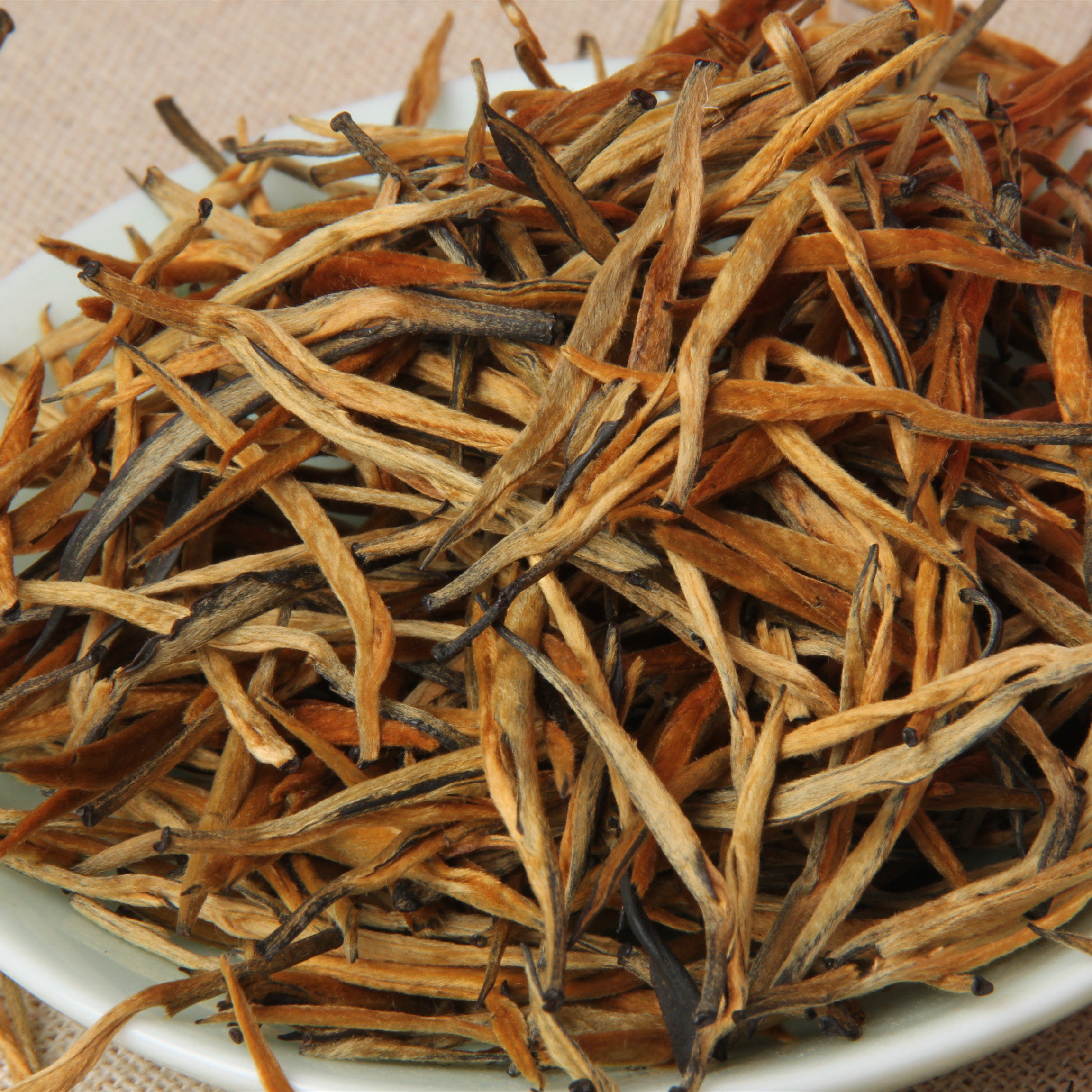 2019春茶云南凤庆滇红茶蜜香金针浓香型金芽散茶礼盒装250克