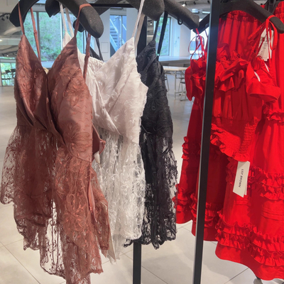 【新品】莼欲系~纯原LB家 2025春夏 含胸垫吊带裙摆蕾丝上衣