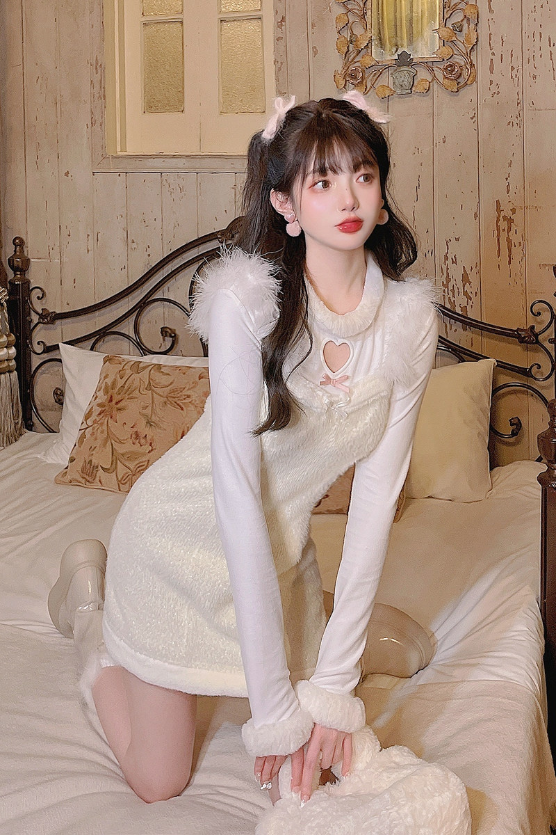 莉摩bobon21雪绒花冬季纯欲风软糯羽毛纱针织毛绒吊带连衣裙d2103