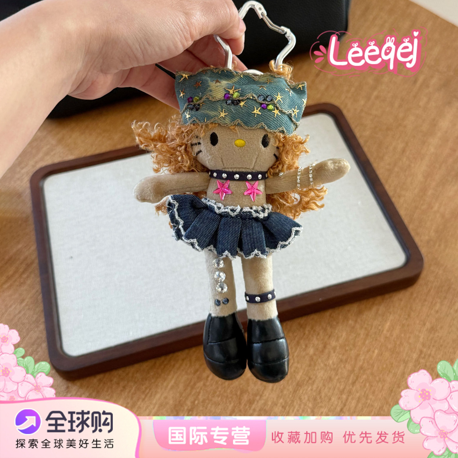 日本LEEQEJ黑皮长腿kt猫时尚学姐风卷发公仔玩偶包包挂件生日礼物