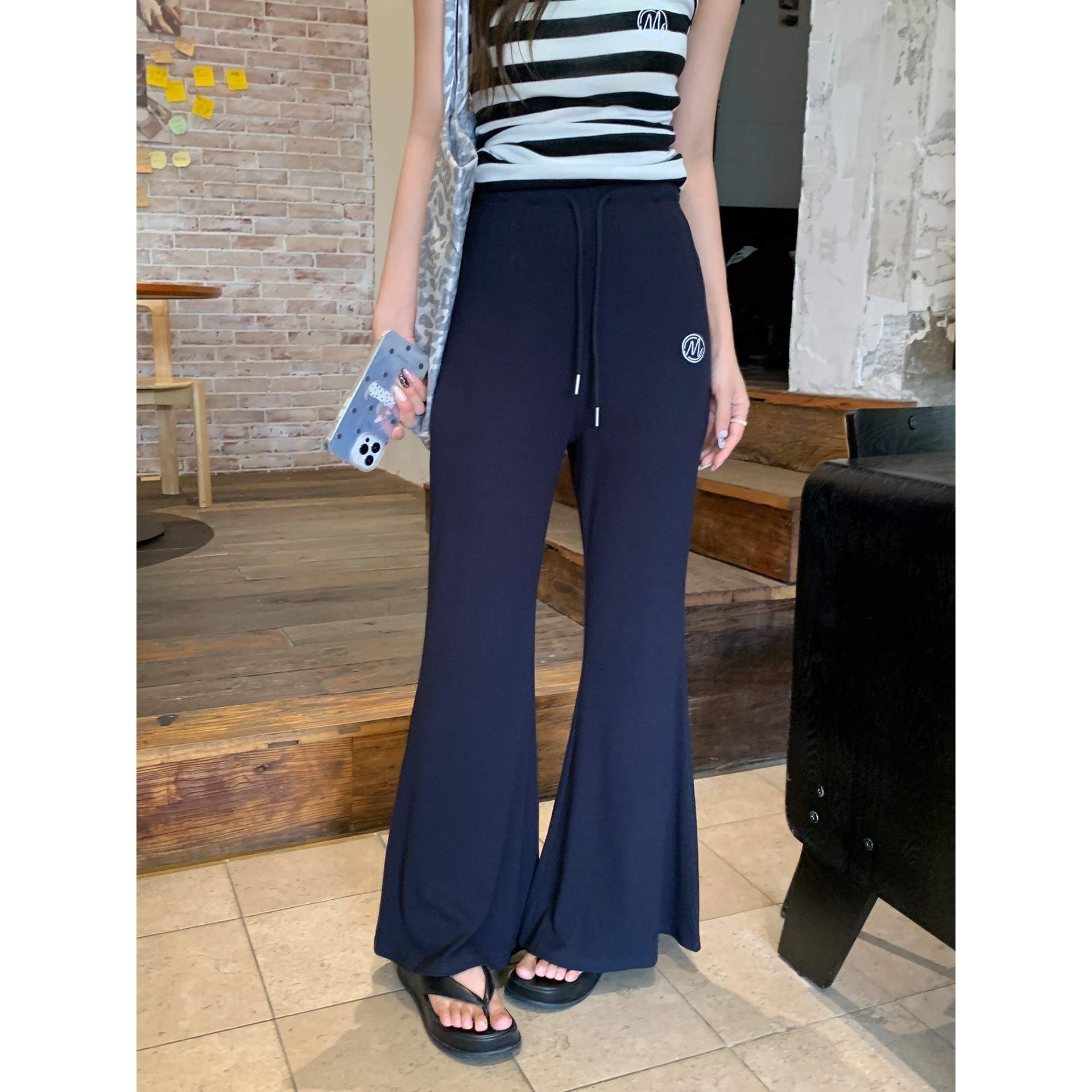 藏青色字母刺绣简约阔腿休闲裤女2025年早秋新款高腰显瘦喇叭长裤