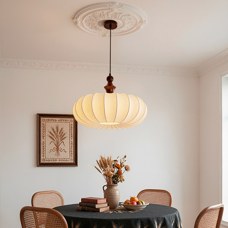 新款法式中古餐厅吊灯卧室饭厅现代极简创意美式高级吧台圆桌奶油